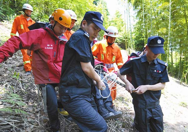 户外事故频发凸显救援困境新疆首推管理办法