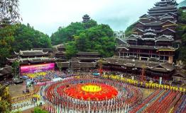 第六届中国乌江苗族踩花山节今日在彭水开幕 带你体验蚩尤祭祀大典