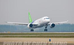 我国自主研制C919大型客机在上海圆满首飞(图)