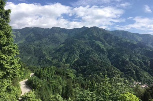 69 景区 69 查看内容   蓥华山水世界位于四川省什邡市蓥华山风景