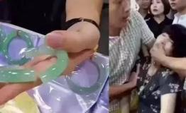 摔断玉镯女游客录视频公开道歉 表示会负责赔偿