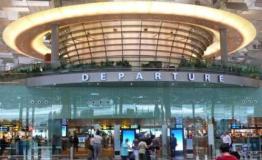 中国一女子在新加坡机场闹事被抓起判了24天