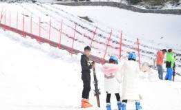 小伙伴们组团来奥陶纪免费滑雪、挑战吉尼斯高空项目