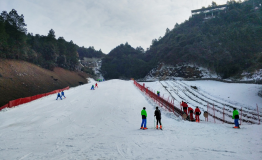 奥陶纪景区奇招揽客 免费开放滑雪场