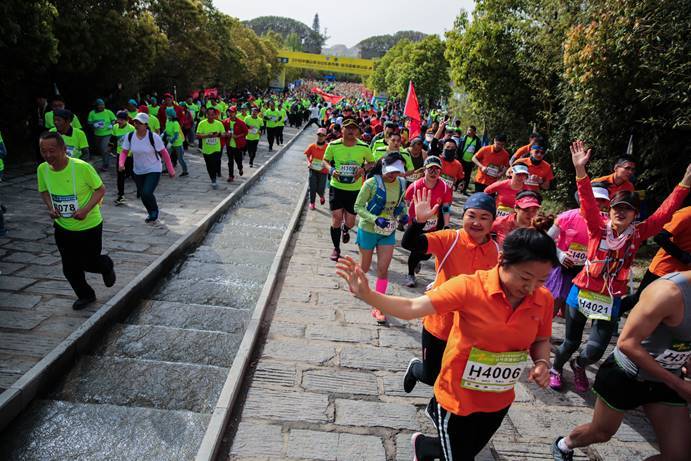 2018年度中国山地马拉松系列赛河南驻马店嵖岈山首站开跑