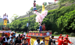 四川兴文：万人挤芦笙 欢度花山节
