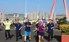 无人车领跑中国山马漳州港站 王军霞盛赞最美海滨赛道