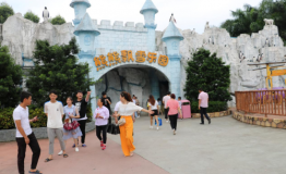 东莞这个地方夏天竟然下起了雪 快带孩子去消暑！