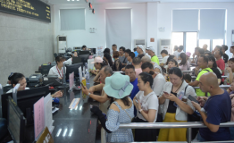 北海涠洲岛暑期火爆 政企联动解船票困境
